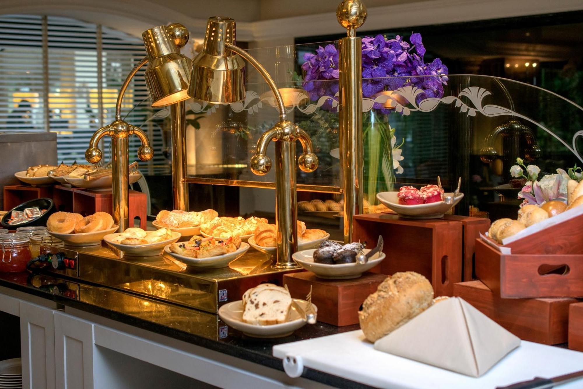 The Sukosol Hotel Банкок Екстериор снимка A coffee station