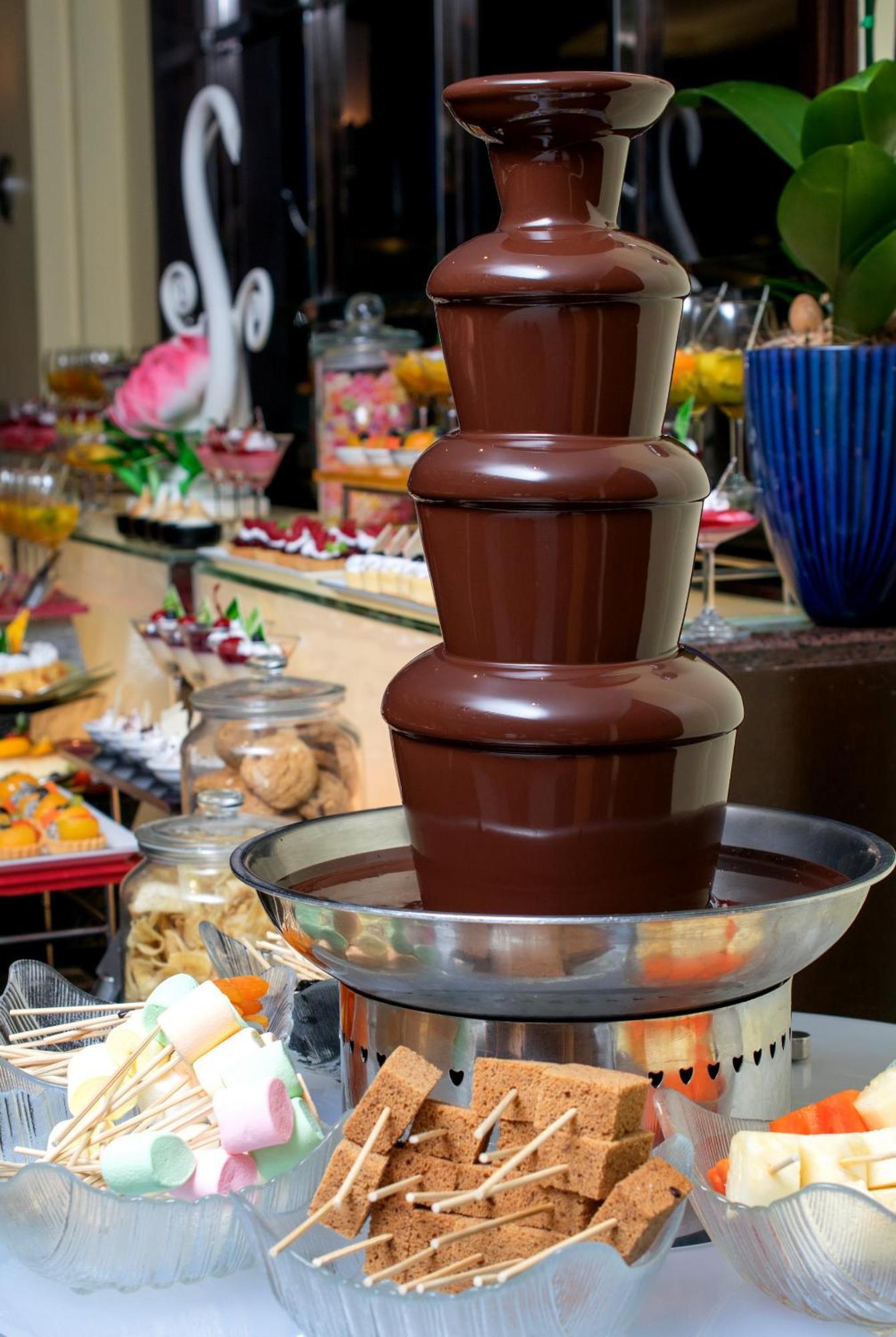 The Sukosol Hotel Банкок Екстериор снимка A chocolate fountain
