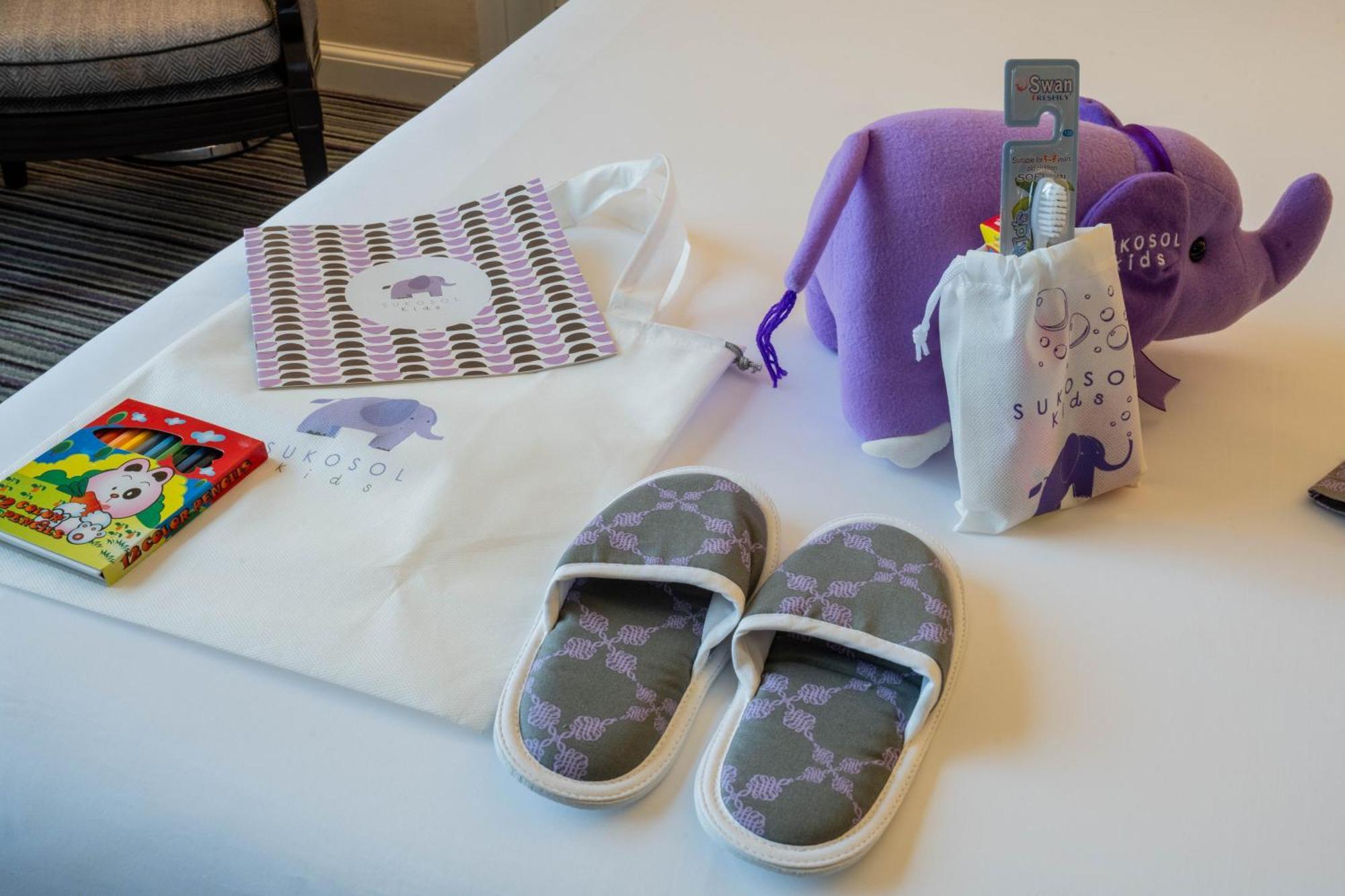 The Sukosol Hotel Банкок Екстериор снимка A set of children's amenities at a hotel
